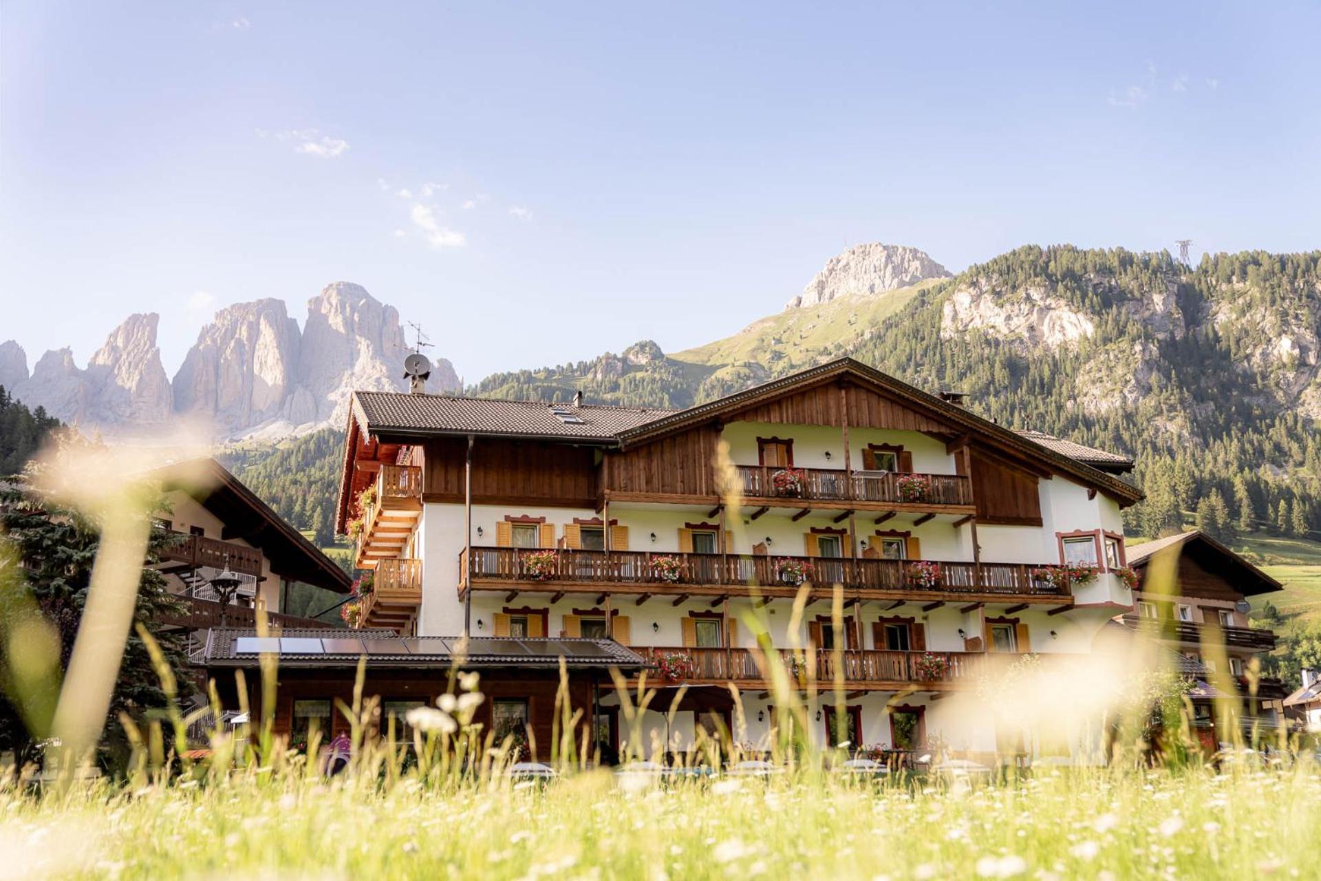 カンピテッロ・ディ・ファッサ Garni Letizia Bed & Breakfast エクステリア 写真